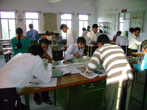 /chem1_50743539042_z.jpg